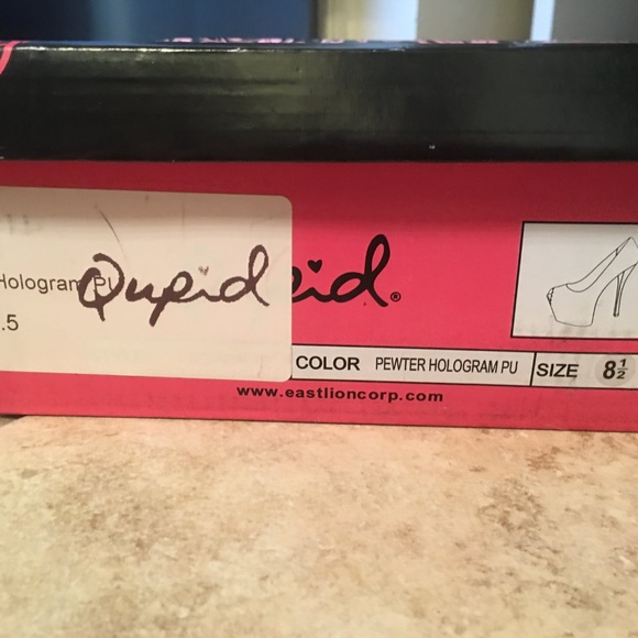Qupid Ellie Pewter Hologram platform heels Size 8.5! - Picture 2 of 5